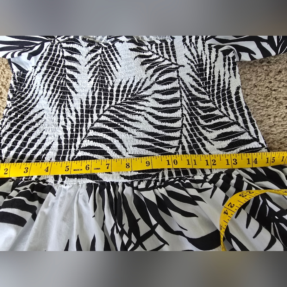 Black and White Fit and Flare Tropical Puff Sleeve Dress Sz. L - Picture 11 of 11